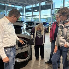 Die Unternehmerfrauen beim Auto-Basic-Workshop.