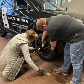 Die Unternehmerfrauen beim Auto-Basic-Workshop.
